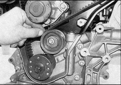 8. Then the belt must be placed on the camshaft sprockets of the right cylinder head.