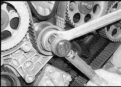11. Tighten the pulley bolt.