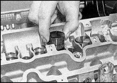 5. Remove the exhaust valve shaft.