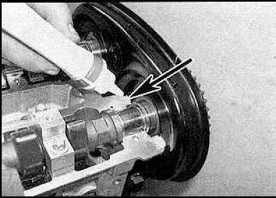 3. Temporarily install the sprockets. The sprocket marks on the left head should be aligned with…