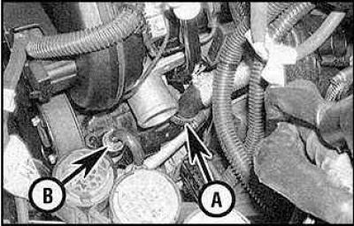 27. Deconectați furtunul superior al radiatorului de la conducta de lichid de răcire.