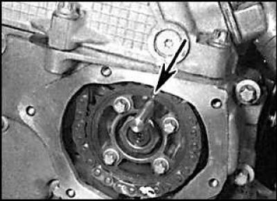 14. Loosen the bolts securing the fuel pump sprocket to the pump boss.