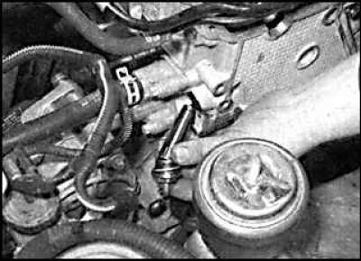 3. Unscrew the tensioner head from the rear of the cylinder head.