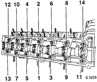 9. Zdejmij głowicę cylindra.