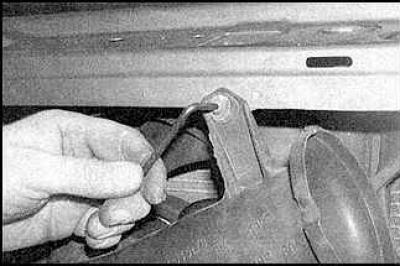 2. Remove the radiator grille and cross member located at the front of the engine compartment.