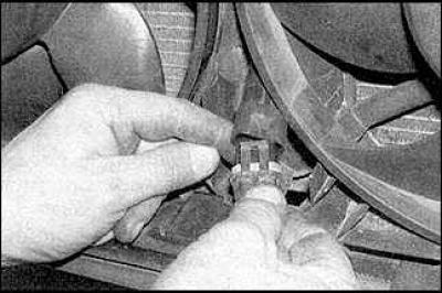3. Remove the screws and detach the air intake from the crossmember.