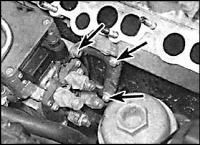 4. Through the hole in the lower sprocket, unscrew the bolts (1) securing the front part of the…