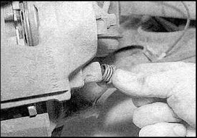 4. Remove the large spring clip.
