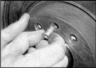 Как снять тормозной диск опель Brake disc - removal and installation (Opel Omega B 1993-1999: Chassis: Brake sy