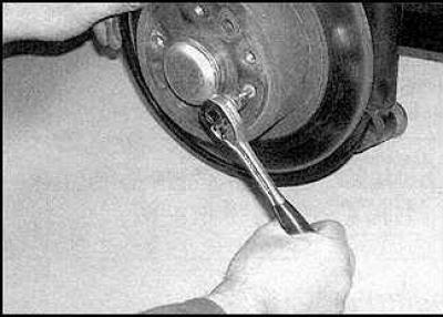 3. Remove the front brake disc.