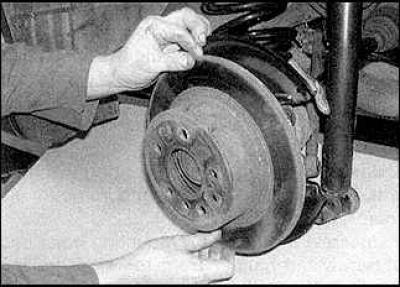 Как снять тормозной диск опель Brake disc - removal and installation (Opel Omega B 1993-1999: Chassis: Brake sy