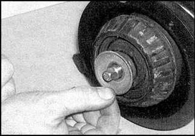 3. Wyjmij łożysko.