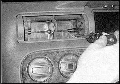 Как снять приборную панель опель омега б Dashboard - removal and installation (Opel Omega B 1993-1999: Body: Interior)
