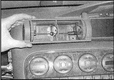Как снять панель приборов вектра б Dashboard - removal and installation (Opel Omega B 1993-1999: Body: Interior)