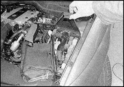 To access the fuse box on the instrument panel, open the cover.