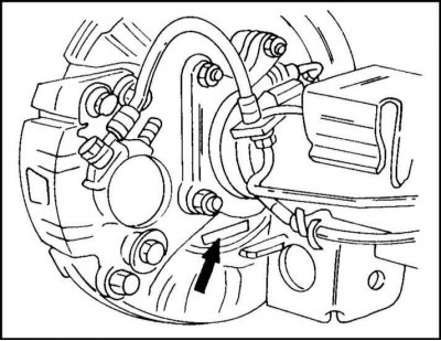 2. Выньте резиновую пробку из отверстия для регулировки с обратной стороны тормозного щита в месте,…