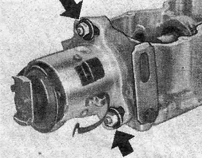 Figure 1.4. Distributor mounting nuts (engine 1.6) — are shown by arrows.