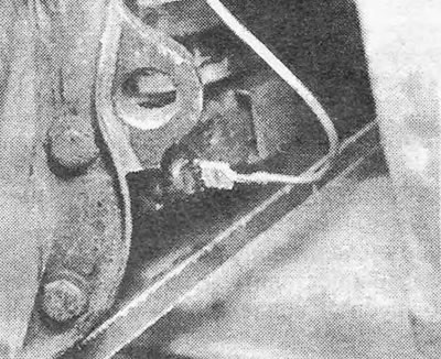 Fotografija 18.8. Žica prekidača tlaka motornog ulja.