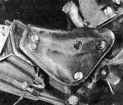 Fotografia 19.19A. Pravá predná konzola motora.