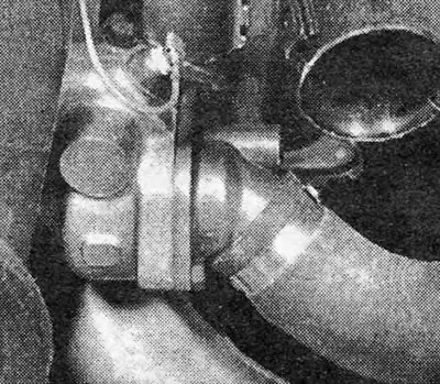 8.8. kép: Termosztát ház és fedél (motor 1.6).