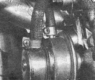 Photo 5.11. Fuel pump hoses.