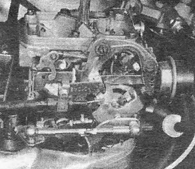 Foto 9.1D. Carburator GM Varajet cu clapetă manuală.
