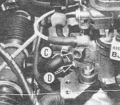 Foto 10.1B. Karburátor GM Varajet - viditeľný prídavný ventil (obchvat) skrutku kvality (C) a…