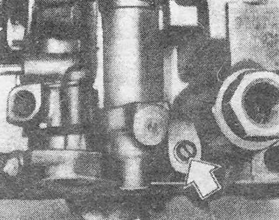 Figure 3.21. Adjusting screw (shown by arrow) varajet carburetor partial load systems