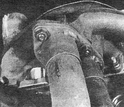 Фотография 29.13. Фланцы опускных труб в месте их соединения с коллектором.