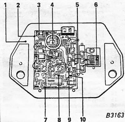 Figura 4.7. Unitate de control a sistemului de aprindere electronică Bosch: 1. Substrat metalic; 2.…