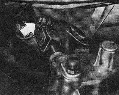 Figure 6.6. Gear shift rod coupling tightening bolt (shown by arrow)