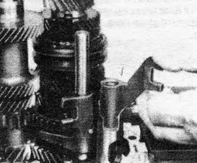 Малюнак 6.33. Зняцце ланцужок штока 5 перадачы - каробка перадач F10.5.
