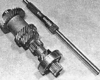 Photo 18.26. The drive shaft and its gear block.