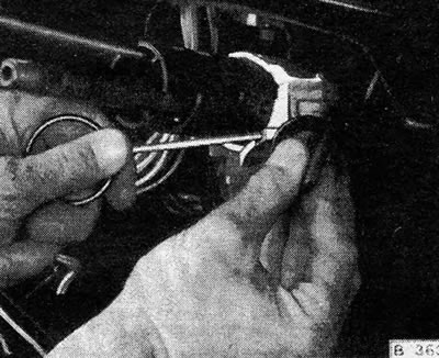 Figure 8.19 Using the rod to press the steering column retaining plunger - left side