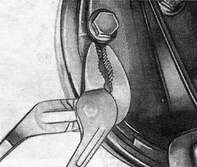 Рис. 9.23. Сжатие пружины башмака