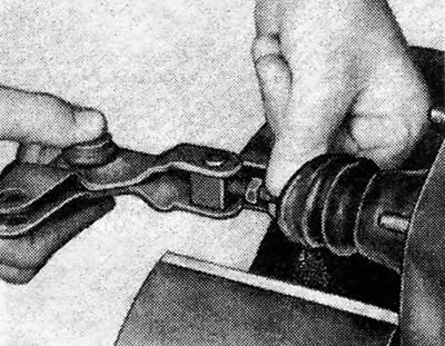 Slika 9.56 - Odvajanje radilice od potisne šipke servo jedinice
