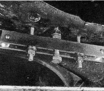 Fotografija 9.7B Uklanjanje nosača upravljačke ploče.