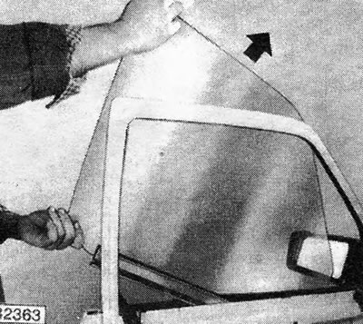 Figure 11.17. Removing the front door glass: Shoot in the direction indicated by the arrows