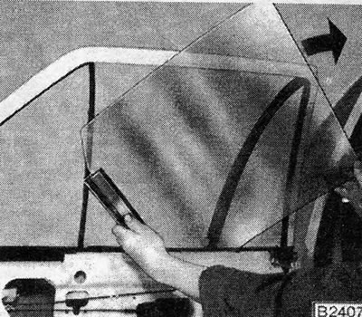 Figure 11.18. Removing the rear door glass: Shoot in the direction indicated by the arrow