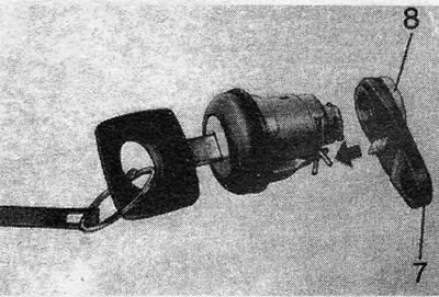 Рисунок 11.29. Положение замка цилиндра по отношению к кожуху — показаны задний конец (8) и рычаг…