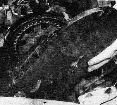 Fotografija 3.13 Uklanjanje gornjeg poklopca zupčastog remena