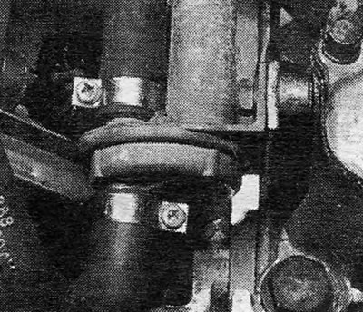 Fotografija 3.59 Spojevi crijeva na pomoćnom ventilu zraka