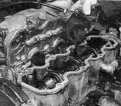 Fotografija 3.60 Uklanjanje poklopca bregastog vratila
