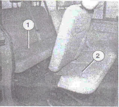 În funcție de vehicul, pot fi instalate până la două banchete în spate, locul 1 (cu un spate solid)…
