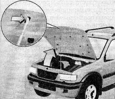 A motorháztető nyitott helyzetben történő megtámasztásához szereljen fel egy tartóoszlopot a…