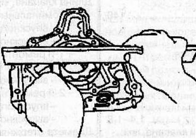 Maximum permissible lateral clearance of oil pump rotors: 0.15 mm