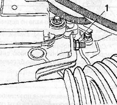 Install the mounting bracket onto the cylinder block and secure with the nut (1).