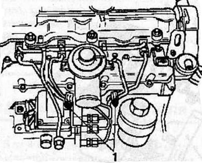 Mark the installation position and remove the clamps (1) securing the high-pressure fuel pipes.