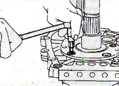 Using the special tool MKM-604-11, remove the main shaft bearing retaining plate from the…