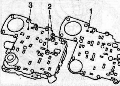 Remove the gasket (1), unscrew the 2 bolts (2) and remove the support plate and gasket (3) from the…